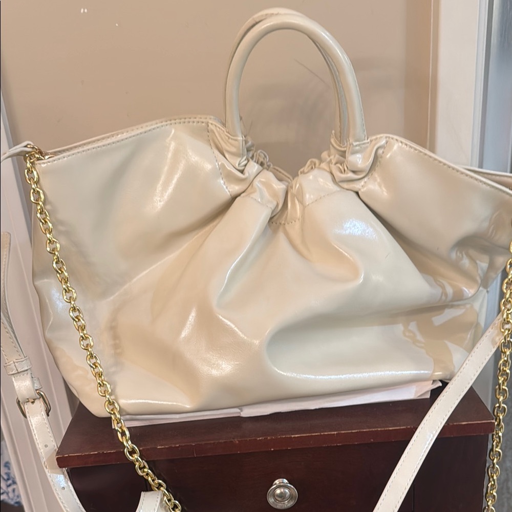 Elegant Cream Handbag with Gold Chain